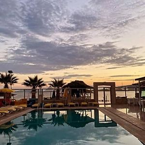 Club Rose Bay Hotel